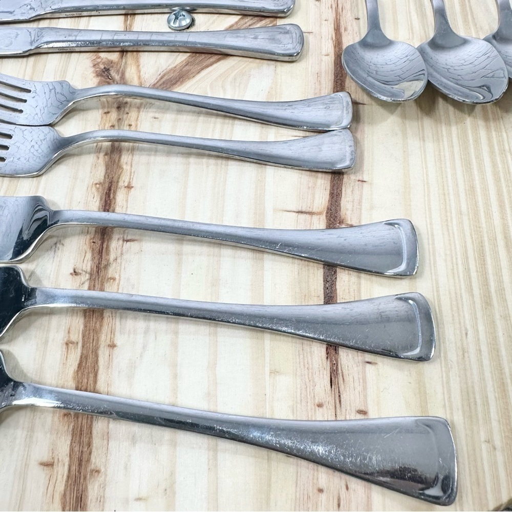 Oneida 16 Piece Stainless Steel Flatware Silverware Emma Set - Picture 10 of 16
